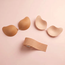 The Strapless Set in Caramel - the Invisible Bra with the Statement Bra and body tape